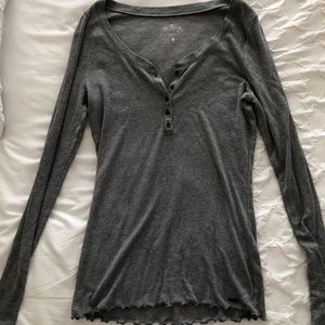 Gray Hollister Henley ribbed tee w ruffle bottom